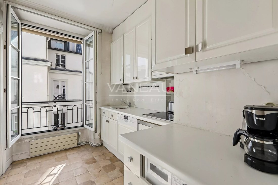 Apartment in Saint Germain l'Auxerrois, Paris 1er Arrondissement, Paris 5 - 17494765