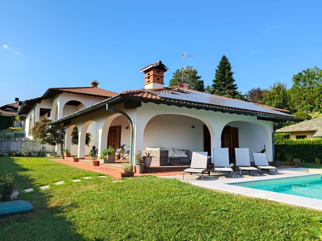 Villa in Cermenate, Lombardy, Italy 1 - 17497825