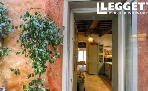 18th Century Château Facing The Luberon