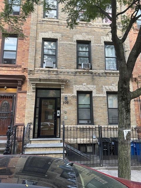 House in New York, New York, United States 2 - 17495533