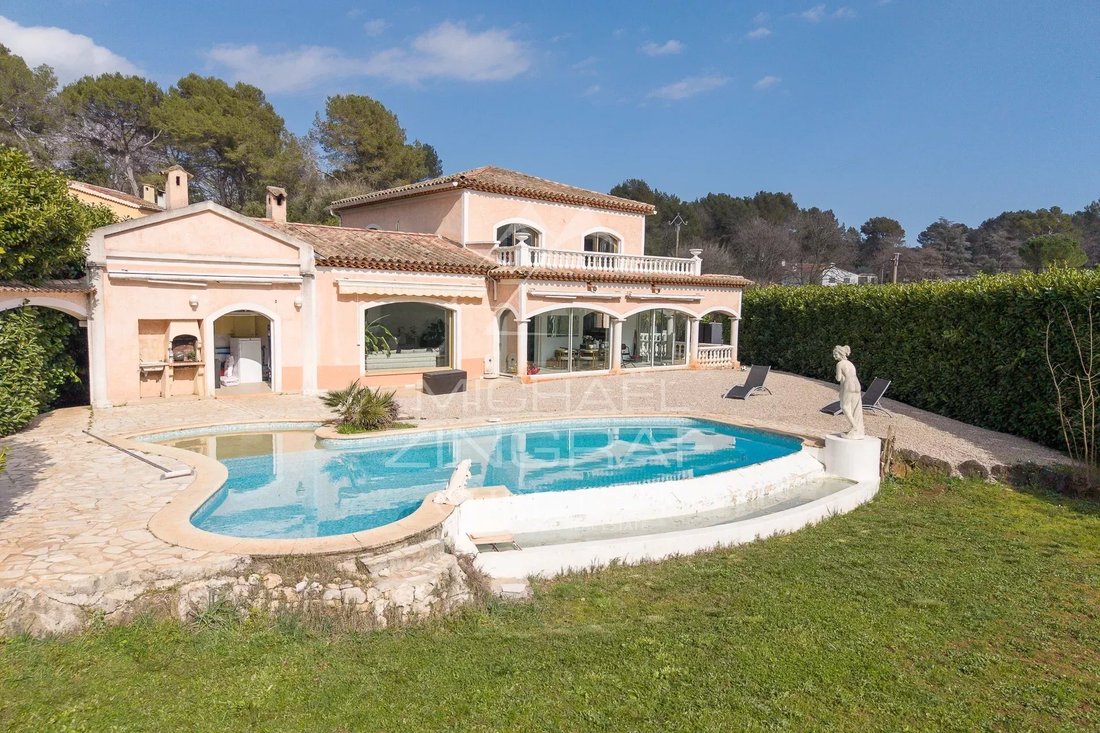 Villa in Sud, Roquefort-les-Pins, France 1 - 17494486
