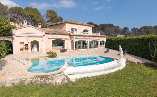 Villa in Sud, Roquefort-les-Pins, France 1