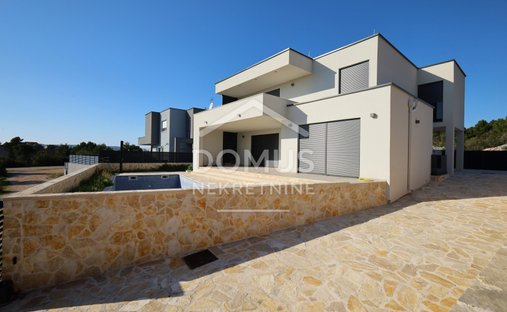 House in Brodarica, Sibenik-Knin County, Croatia 1