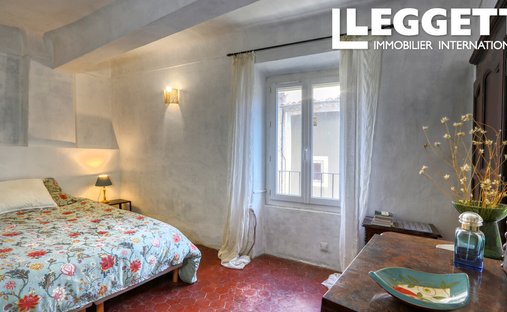 18th Century Château Facing The Luberon