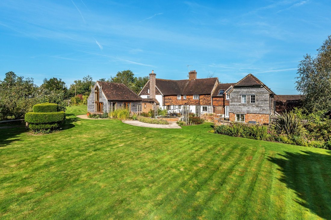 House in Alfold, England 1 - 17495870
