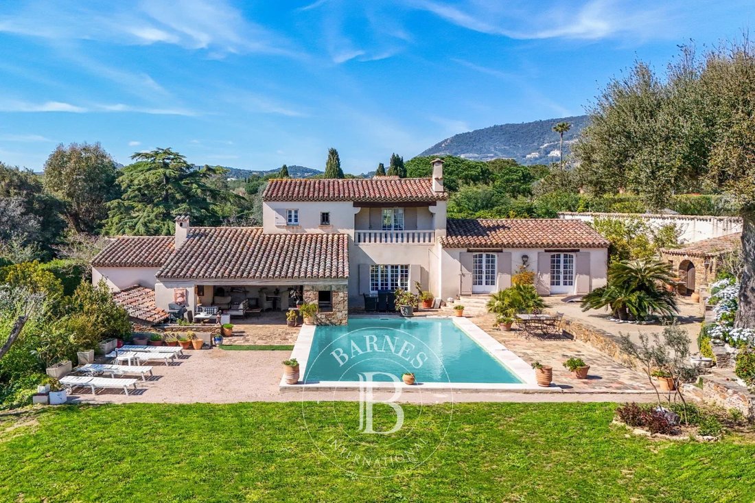 Villa in Grimaud, Provence-Alpes-Côte d'Azur, France 1 - 17494681