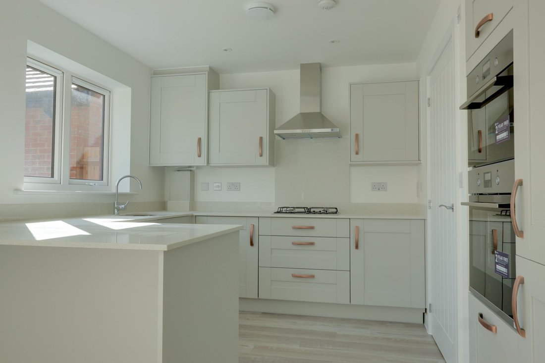 House in Burgess Hill, England 2 - 17495008