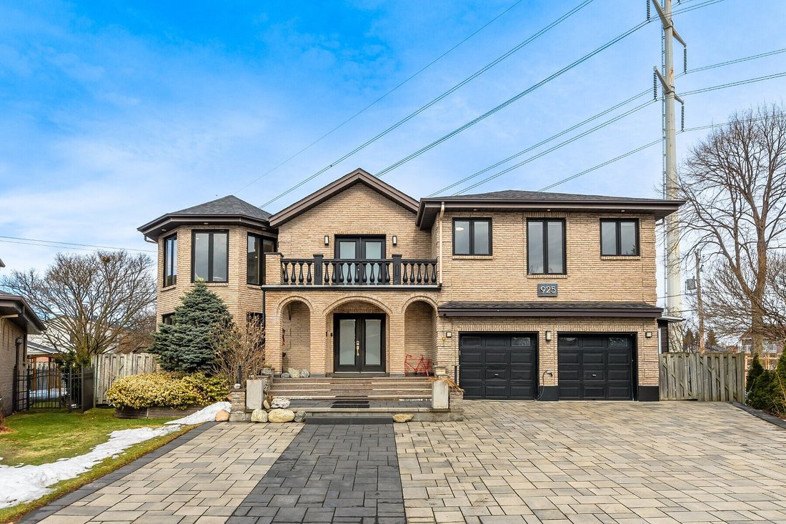 House in Brossard, Quebec, Canada 2 - 17497356
