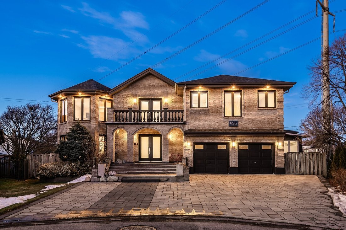 House in Brossard, Quebec, Canada 1 - 17497356