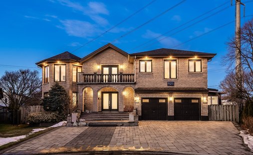 Haus in Brossard, Québec, Kanada 1