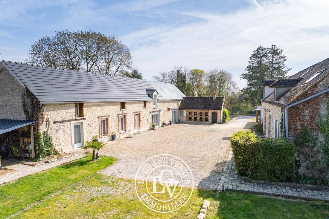 House in Larchant, Ile-de-France, France 1 - 17494728