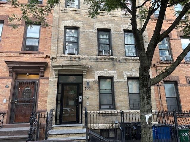 House in New York, New York, United States 1 - 17495533