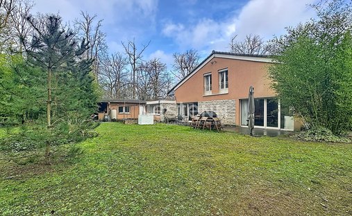 House in Ouest, Lamorlaye, France 1