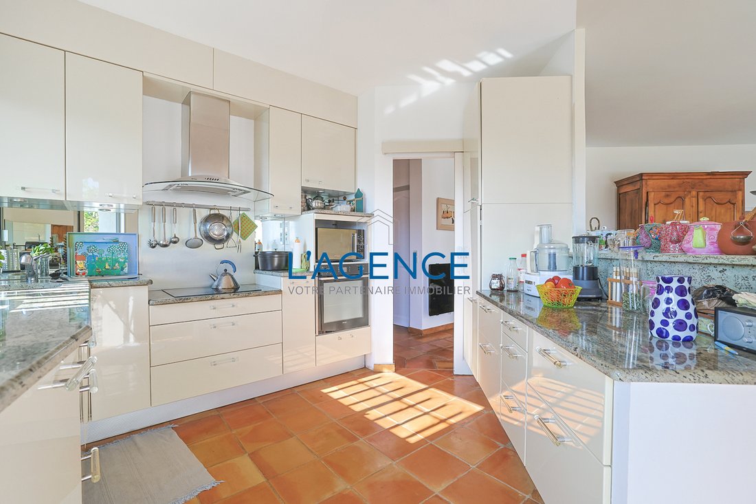 Villa in Hyeres, Provence-Alpes-Côte d'Azur, France 3 - 17497274