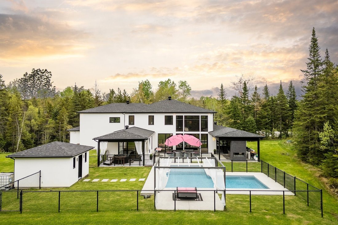 House in Ascot Corner, Quebec, Canada 2 - 17497354