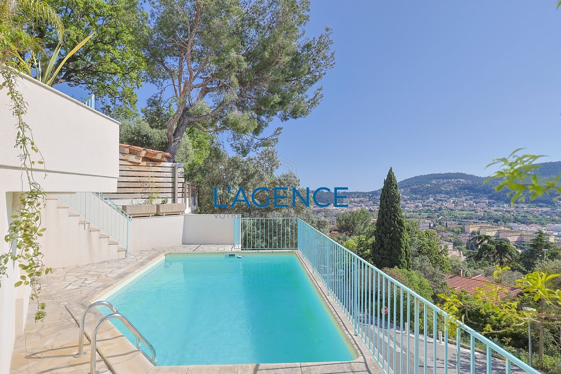 Villa in Hyeres, Provence-Alpes-Côte d'Azur, France 1 - 17497274