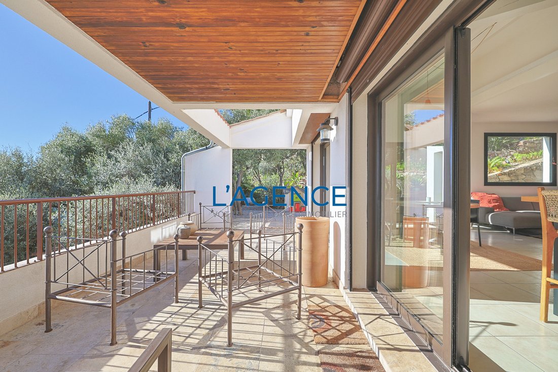Villa in Hyeres, Provence-Alpes-Côte d'Azur, France 4 - 17497375