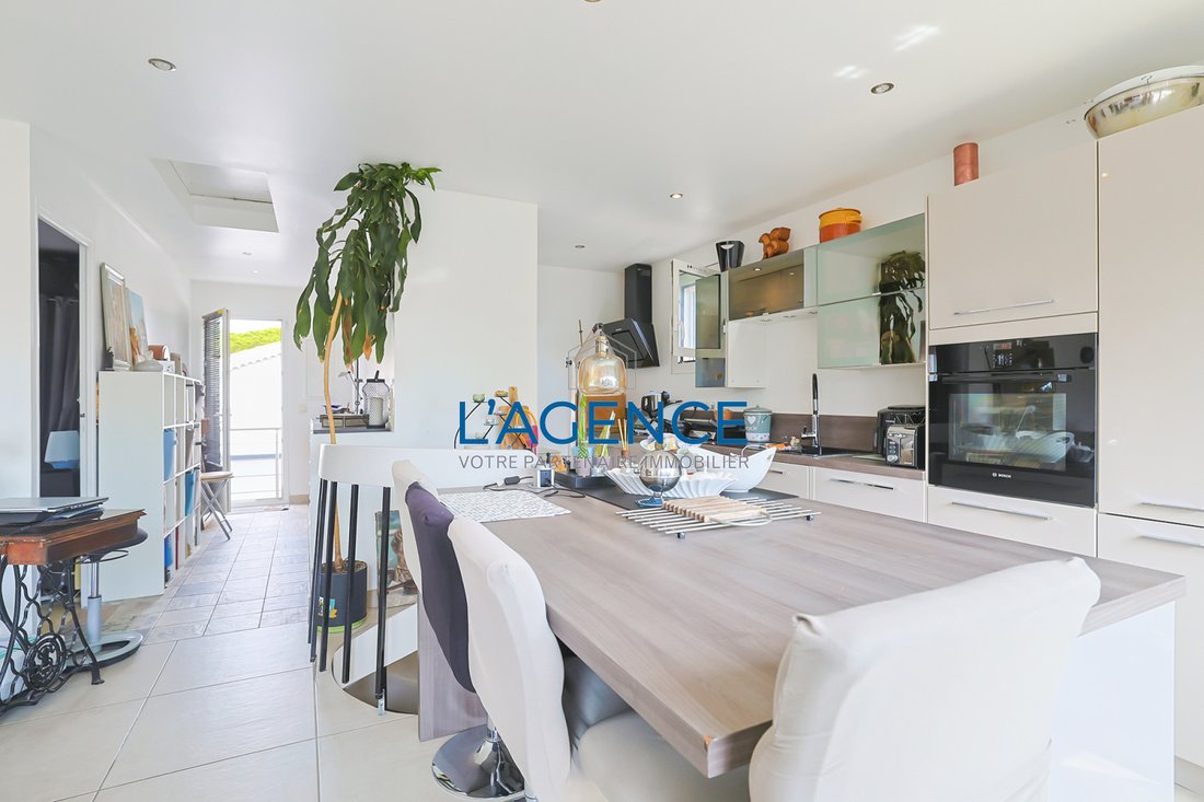 Villa in Hyeres, Provence-Alpes-Côte d'Azur, France 3 - 17497363