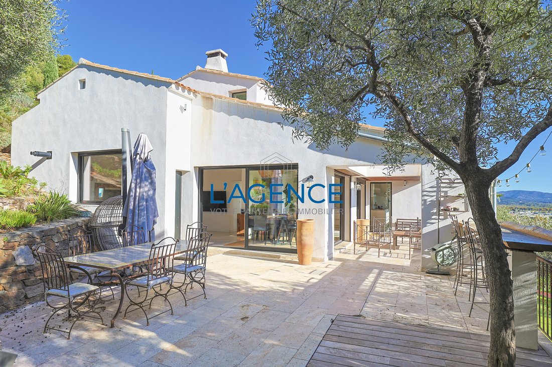 Villa in Hyeres, Provence-Alpes-Côte d'Azur, France 3 - 17497375
