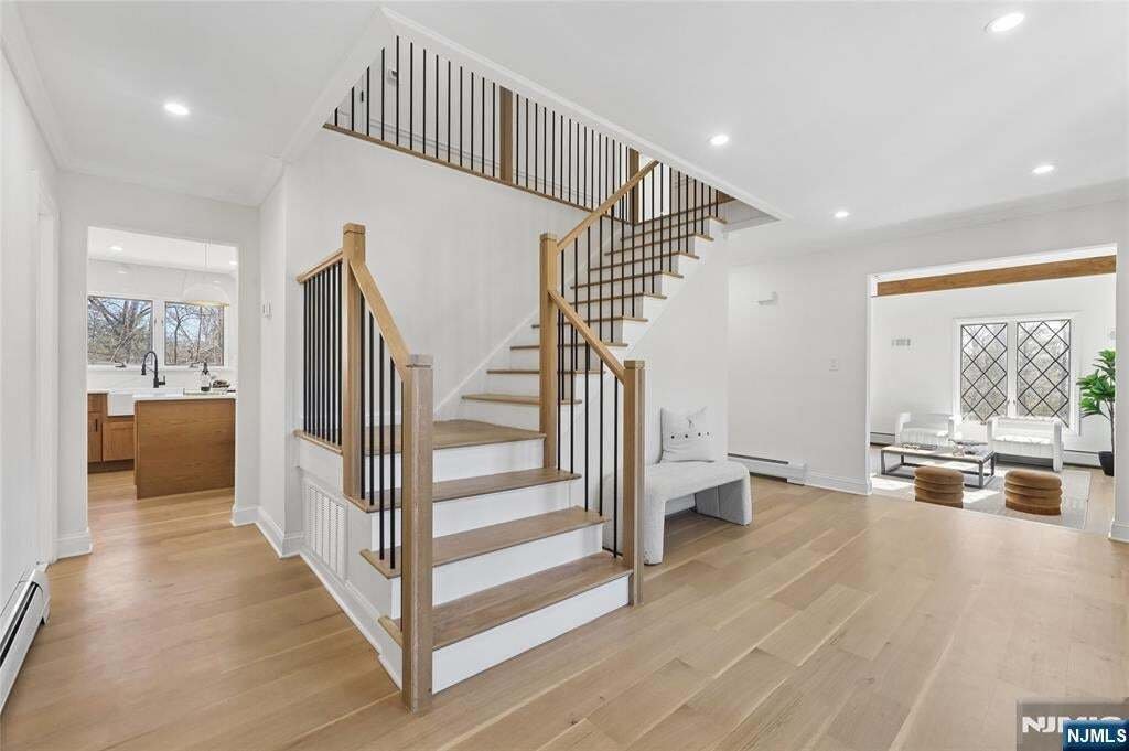 Franklin Lakes, New Jersey, United States 3 - 17494873