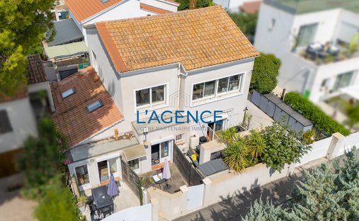 Villa in Hyeres, Provence-Alpes-Côte d'Azur, France 1