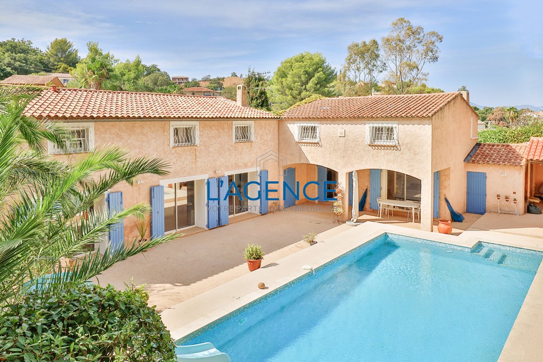 Villa in Centre Ville, Carqueiranne, France 3 - 17497371