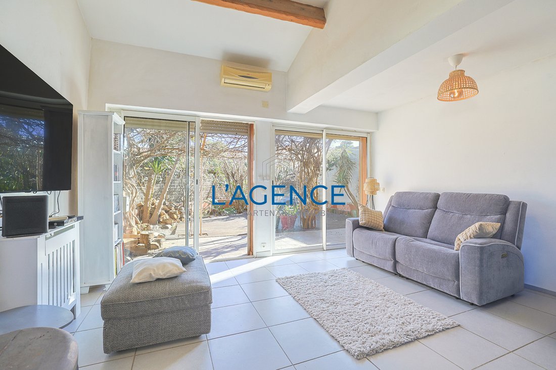 Villa in Hyeres, Provence-Alpes-Côte d'Azur, France 4 - 17497377