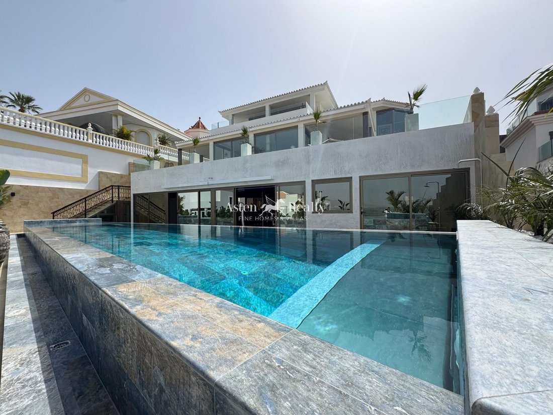 Villa in Costa Adeje, Adeje, Canary Islands 2 - 17494241