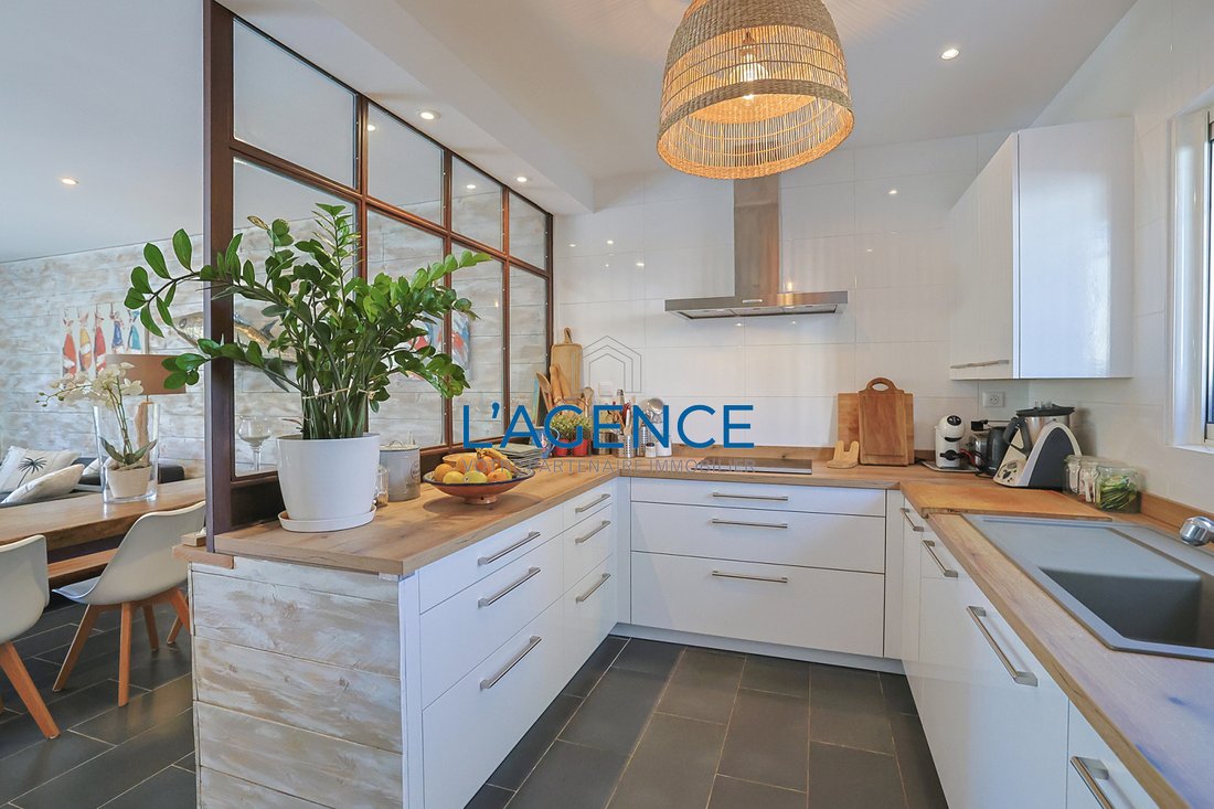 Villa in Hyeres, Provence-Alpes-Côte d'Azur, France 5 - 17497323