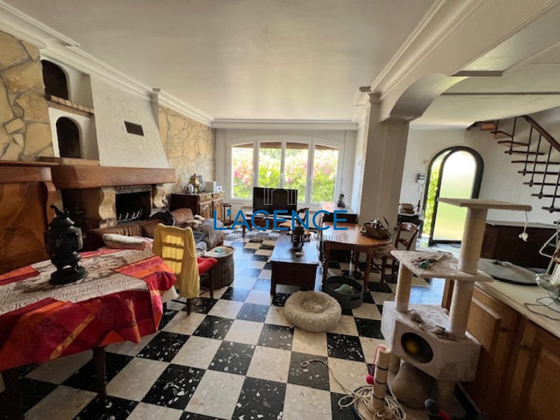 Villa in Hyeres, Provence-Alpes-Côte d'Azur, France 4 - 17497385