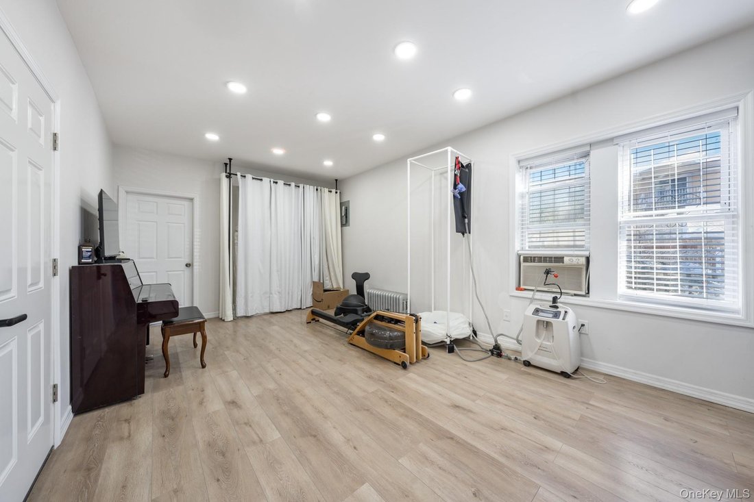 House in New York, New York, United States 5 - 17495526