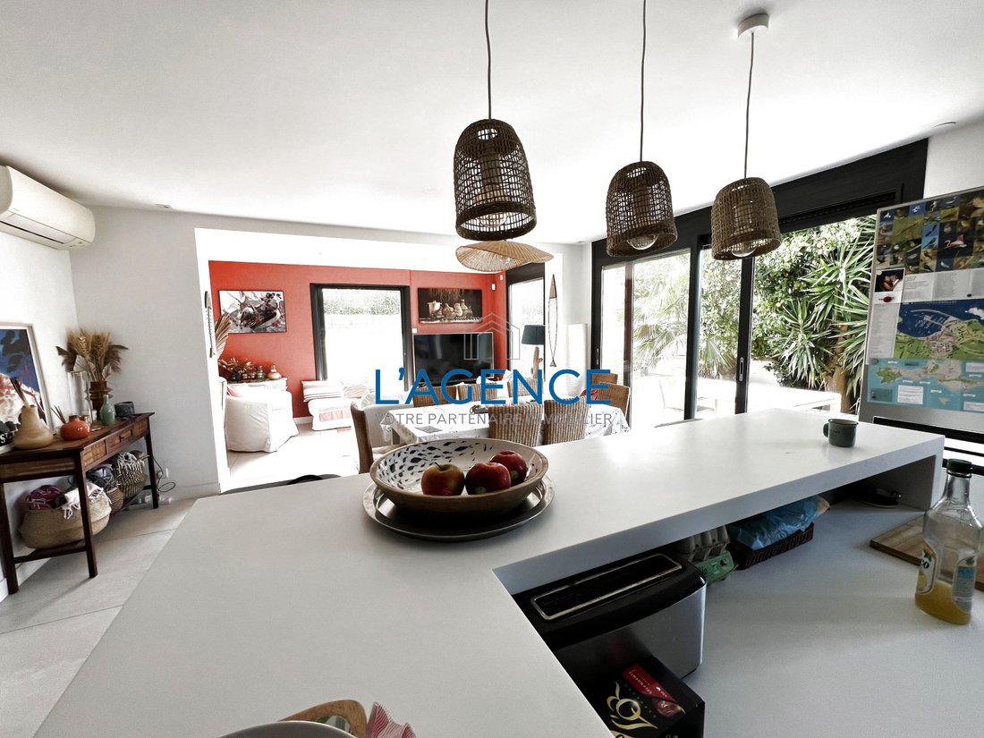 Villa in Hyeres, Provence-Alpes-Côte d'Azur, France 5 - 17497257