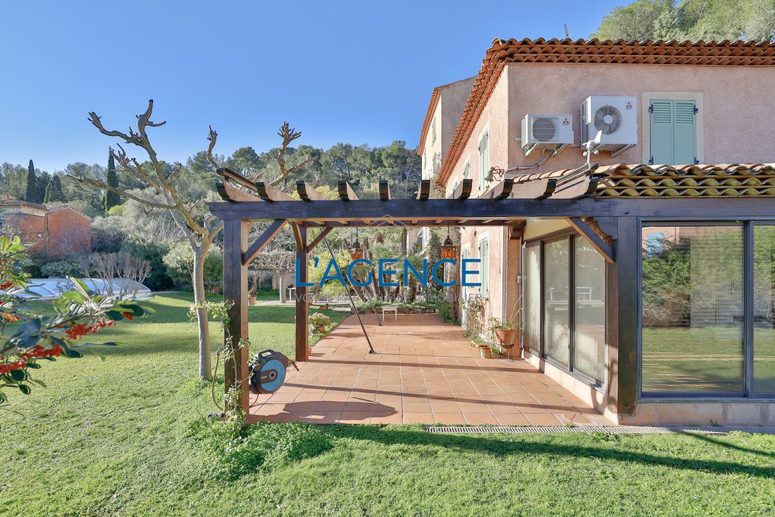 House in Hyeres, Provence-Alpes-Côte d'Azur, France 4 - 17497381
