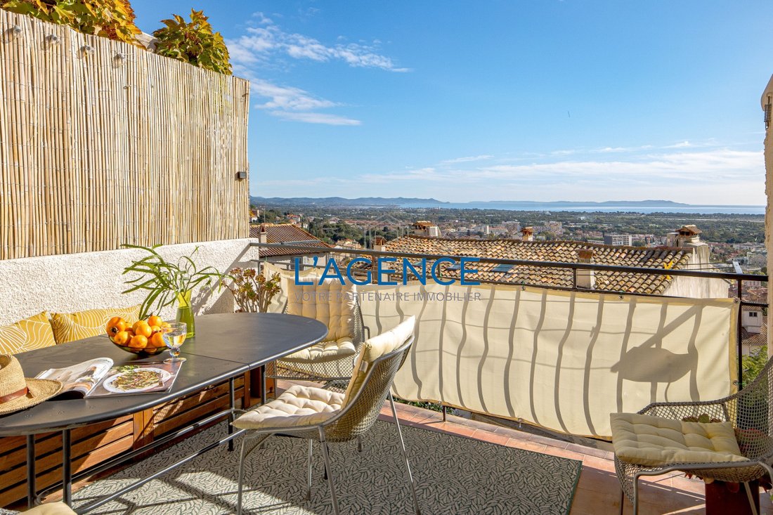 Villa in Hyeres, Provence-Alpes-Côte d'Azur, France 1 - 17497402