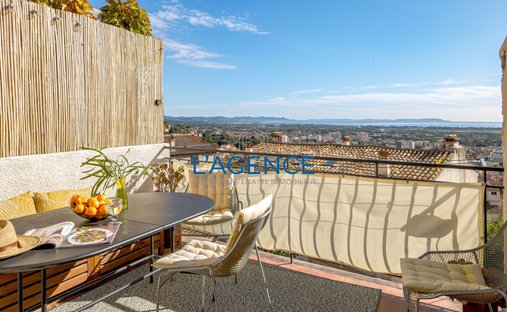 Villa in Hyeres, Provence-Alpes-Côte d'Azur, France 1