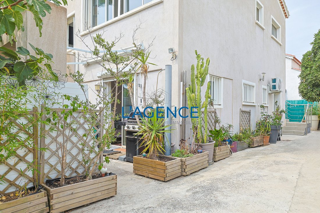 Villa in Hyeres, Provence-Alpes-Côte d'Azur, France 5 - 17497363