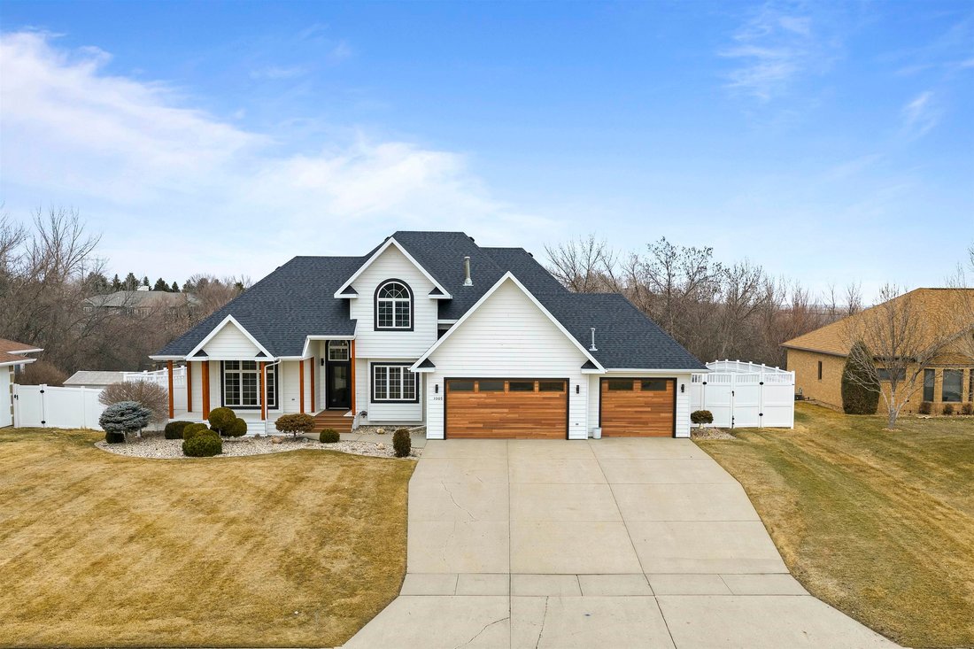 House in Minot, North Dakota, United States 1 - 17496453