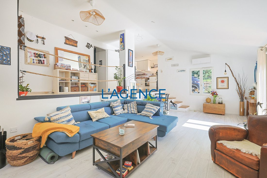 House in Hyeres, Provence-Alpes-Côte d'Azur, France 4 - 17497474