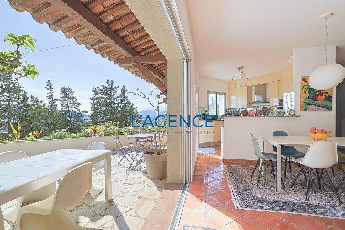 Villa in Hyeres, Provence-Alpes-Côte d'Azur, France 2 - 17497274