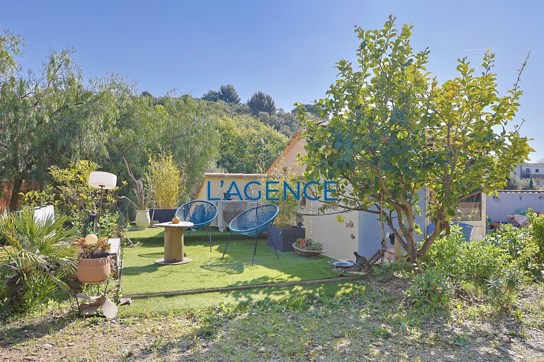 House in Hyeres, Provence-Alpes-Côte d'Azur, France 1 - 17497474