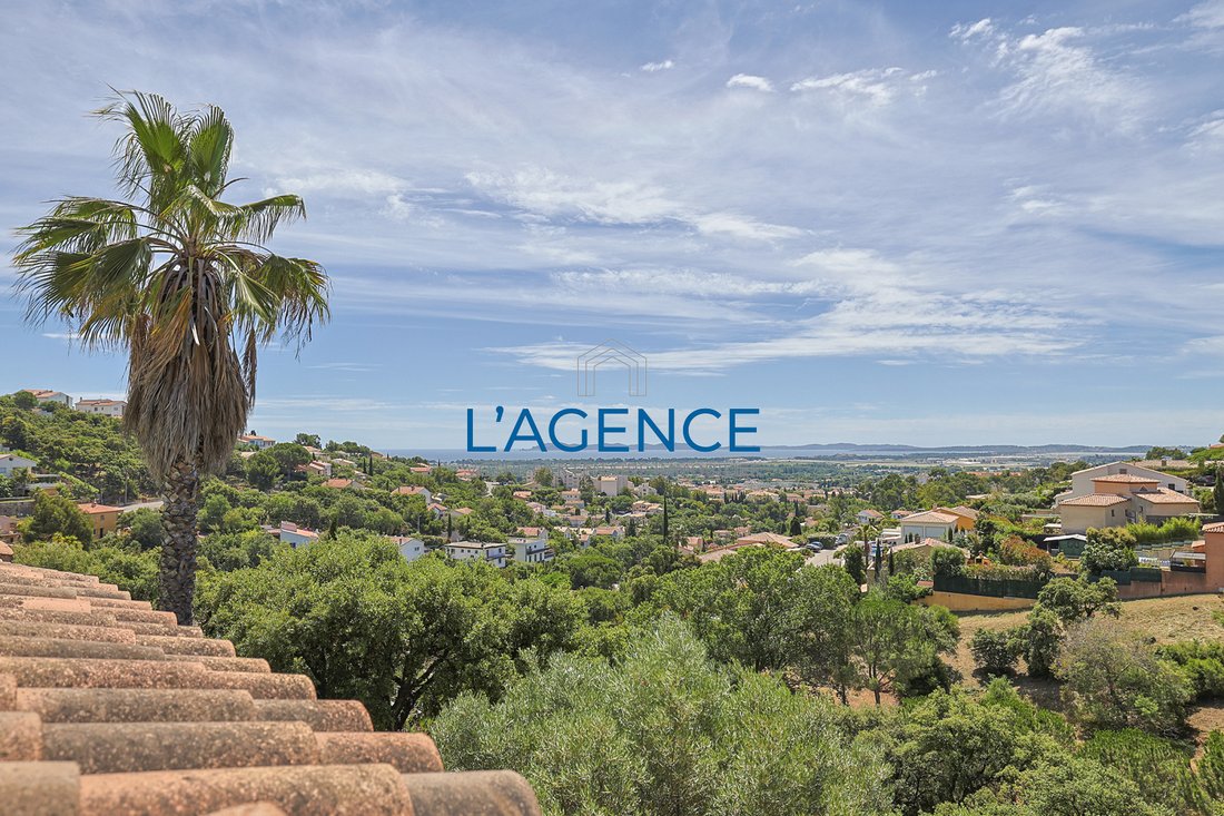 Villa in Hyeres, Provence-Alpes-Côte d'Azur, France 5 - 17497093