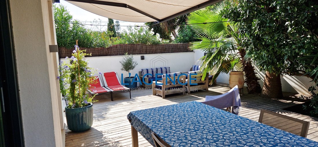 Villa in Hyeres, Provence-Alpes-Côte d'Azur, France 2 - 17497257