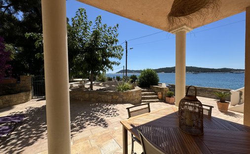 House in Coste Chaude-Mauveou, La Seyne-sur-Mer, France 1