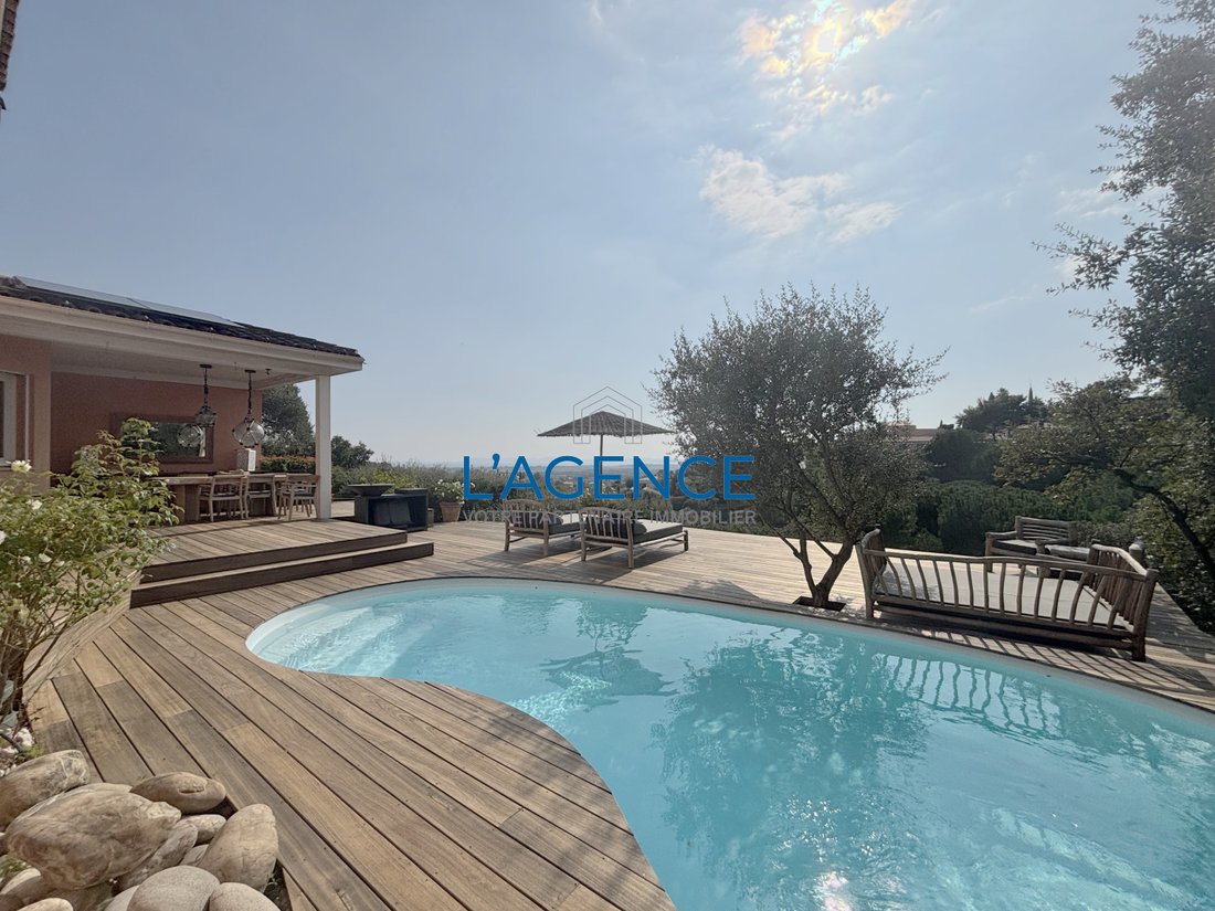 Villa in Hyeres, Provence-Alpes-Côte d'Azur, France 1 - 17497093