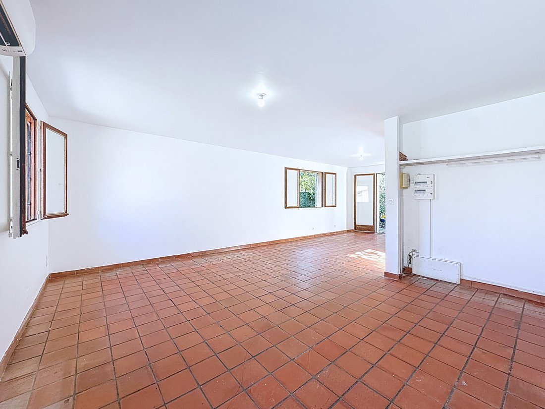 House in Centre Ancien-Cros-Lotins, Éguilles, France 4 - 17082539
