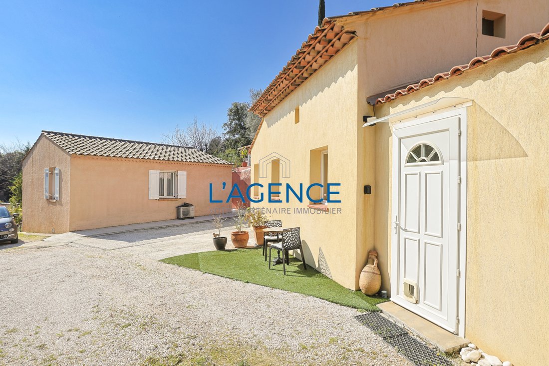 House in Hyeres, Provence-Alpes-Côte d'Azur, France 2 - 17497474