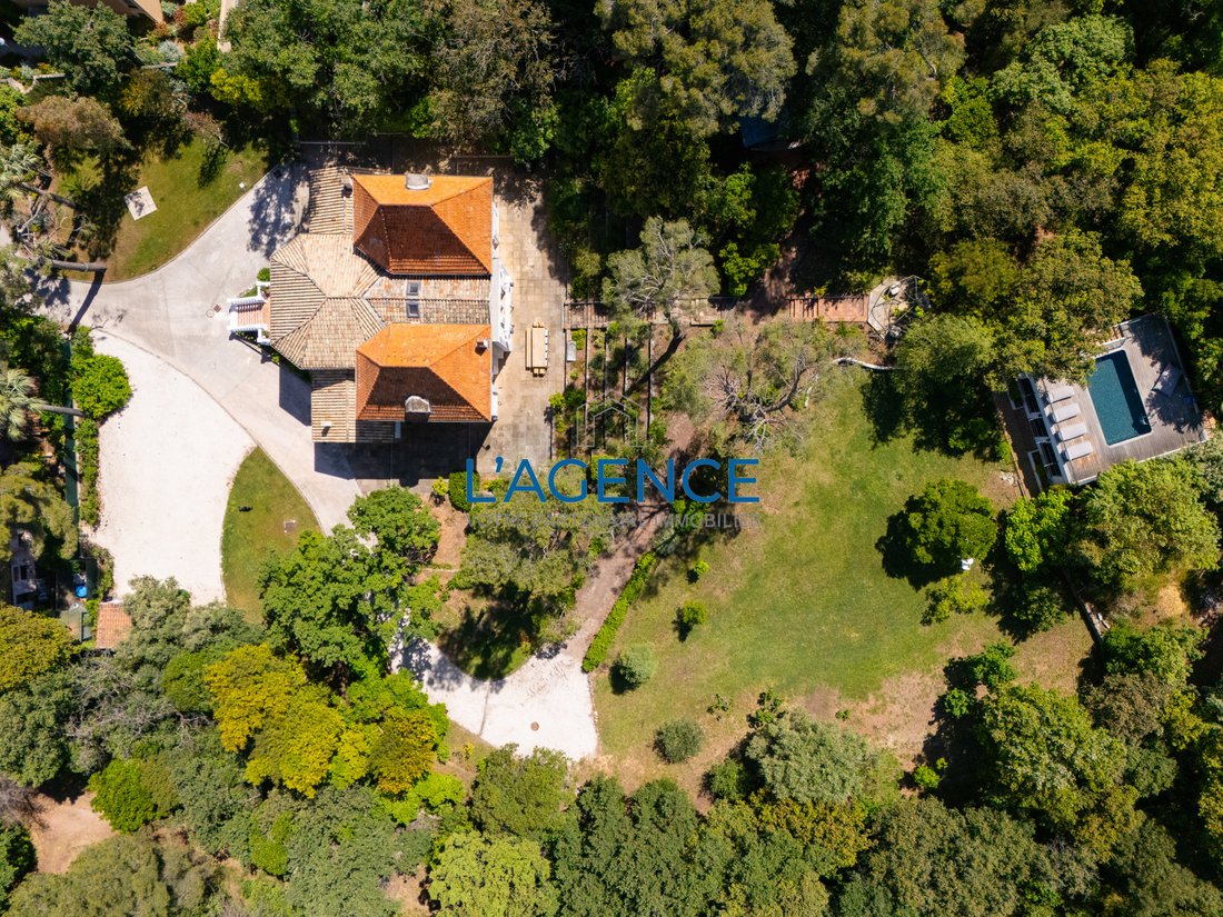 Villa in Hyeres, Provence-Alpes-Côte d'Azur, France 2 - 17497047