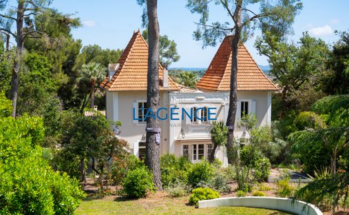 Villa in Hyeres, Provence-Alpes-Côte d'Azur, France 1