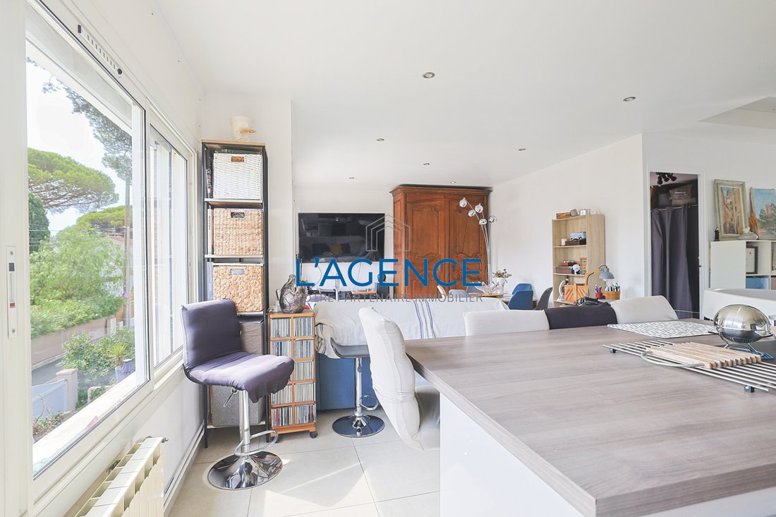 Villa in Hyeres, Provence-Alpes-Côte d'Azur, France 2 - 17497363