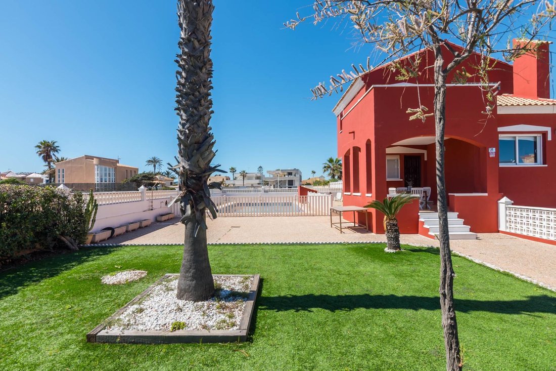 Villa in La Manga del Mar Menor, San Javier, Región de Murcia 2 - 17497554